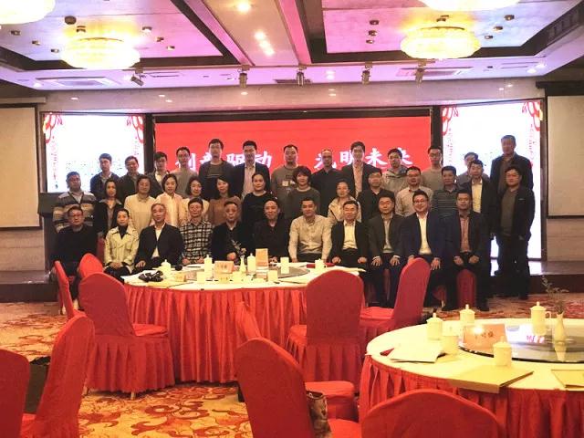 不止一個(gè)！江蘇亮彩榮獲常州市半導(dǎo)體照明產(chǎn)業(yè)技術(shù)創(chuàng)新聯(lián)盟2017年度“技術(shù)創(chuàng)新獎(jiǎng)”、“杰出貢獻(xiàn)獎(jiǎng)”